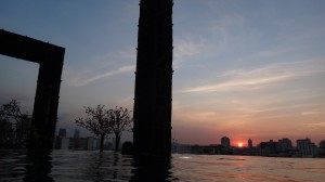Sonnenuntergang im Infintity-Pool