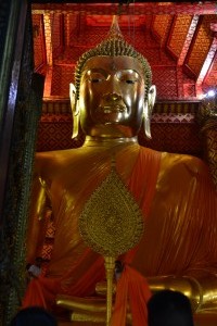 Der grosse Buddha im Wat Panan Choeng