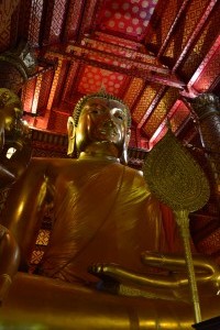 Der grosse Buddha im Wat Panan Choeng