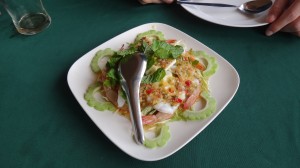 Krevetten an einer Lemon-Knoblauchsauce