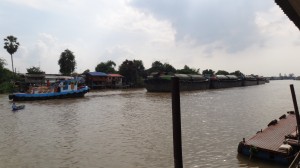 Ausblick vom Restaurant Sai Tong - Gütertransport