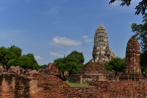 Spuren aus vergangenen Zeiten Säumen den Strassenrand in ganz Ayutthaya
