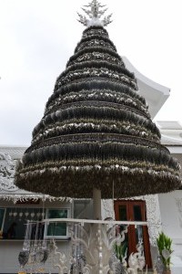 Wat Rong Khun - Baum aus "Lucky Leaves"