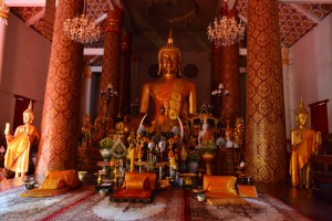 Wat In Paeng - Buddha im Innern