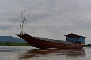 Mekong Flussfahrt - Transportschiff
